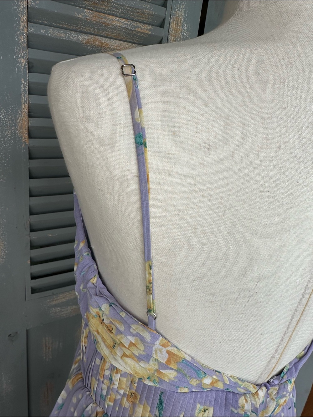 ASTR The Label Zaida Tiered Pleated Side Slit Maxi Dress Lavender Yellow Sz M - Picture 12 of 16